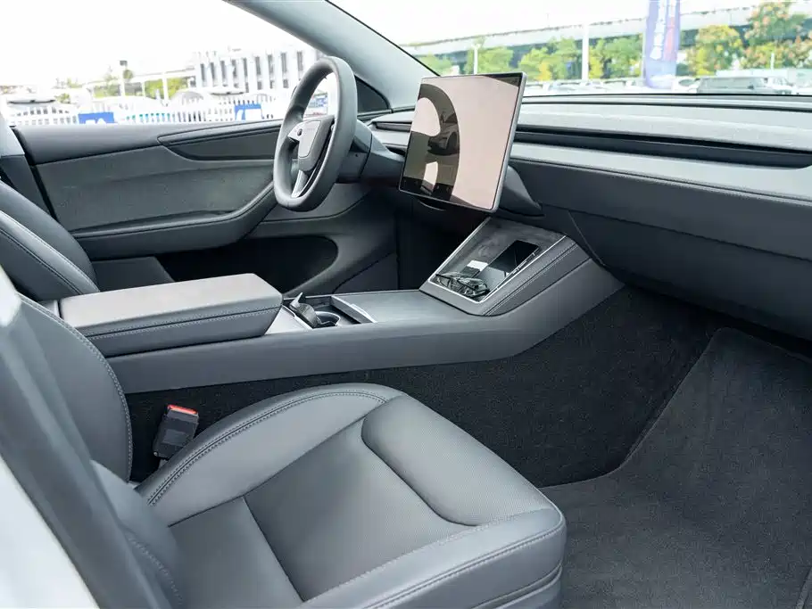 Tesla Model Y — фото 13