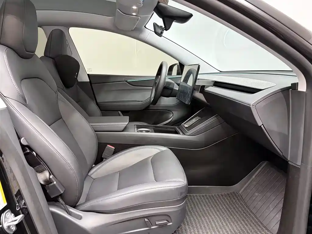 Tesla Model Y — фото 11