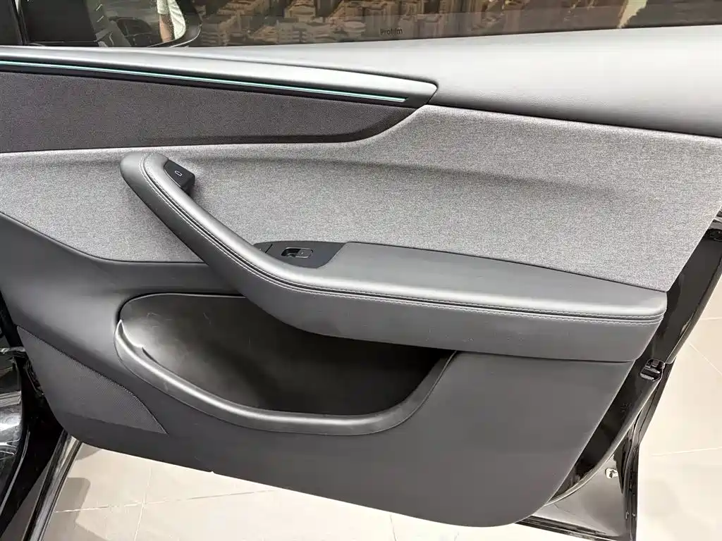 Tesla Model Y — фото 13