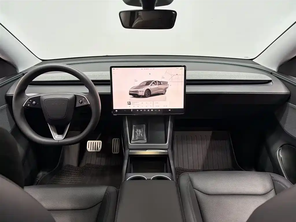 Tesla Model Y — фото 6