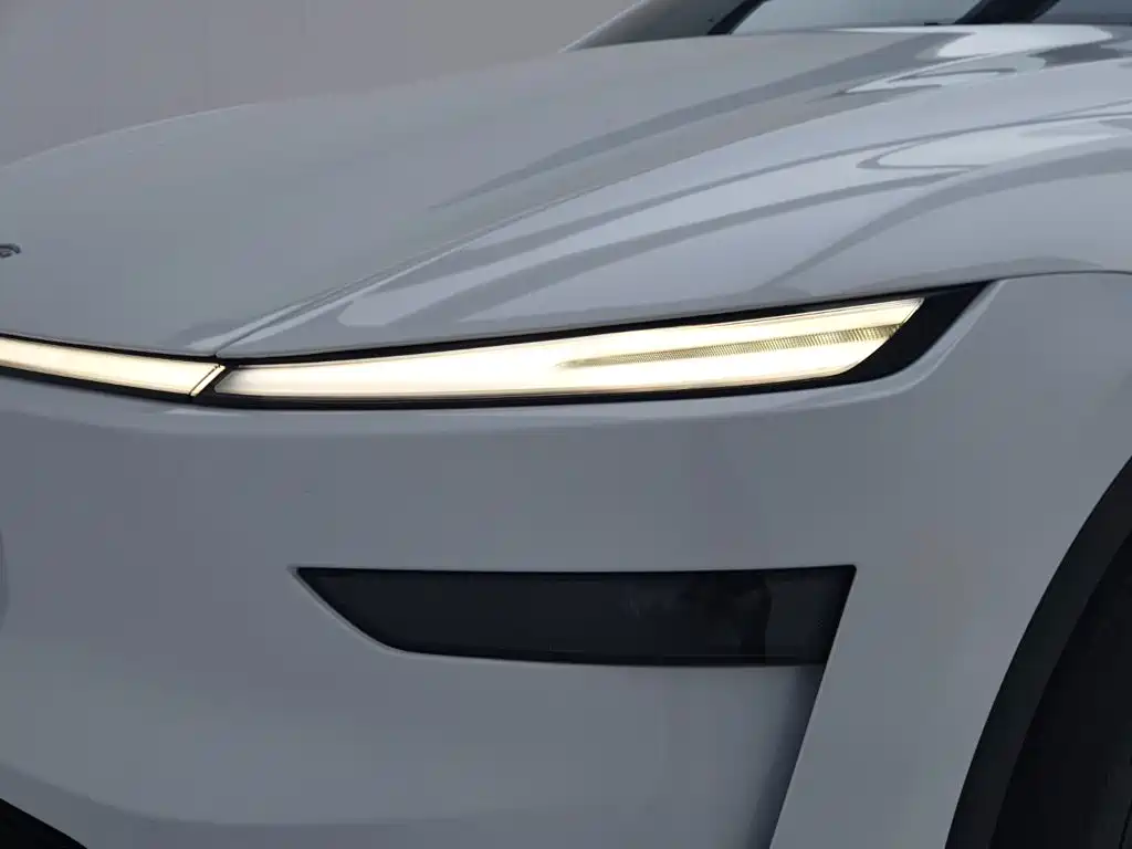 Tesla Model Y — фото 11