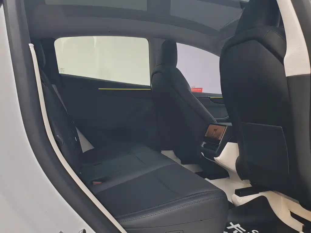 Tesla Model Y — фото 17