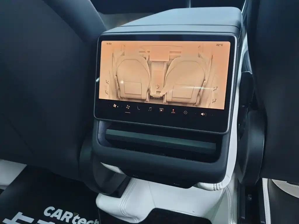 Tesla Model Y — фото 21