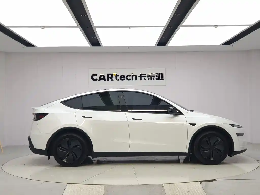 Tesla Model Y — фото 5
