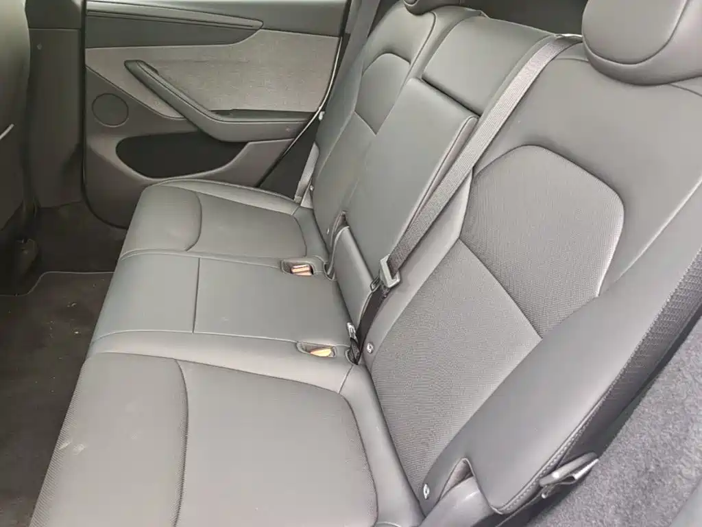 Tesla Model Y — фото 17