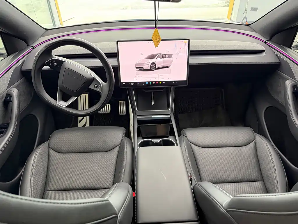 Tesla Model Y L — фото 11