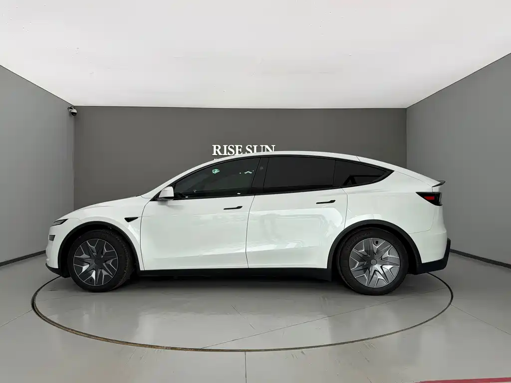Tesla Model Y L — фото 4