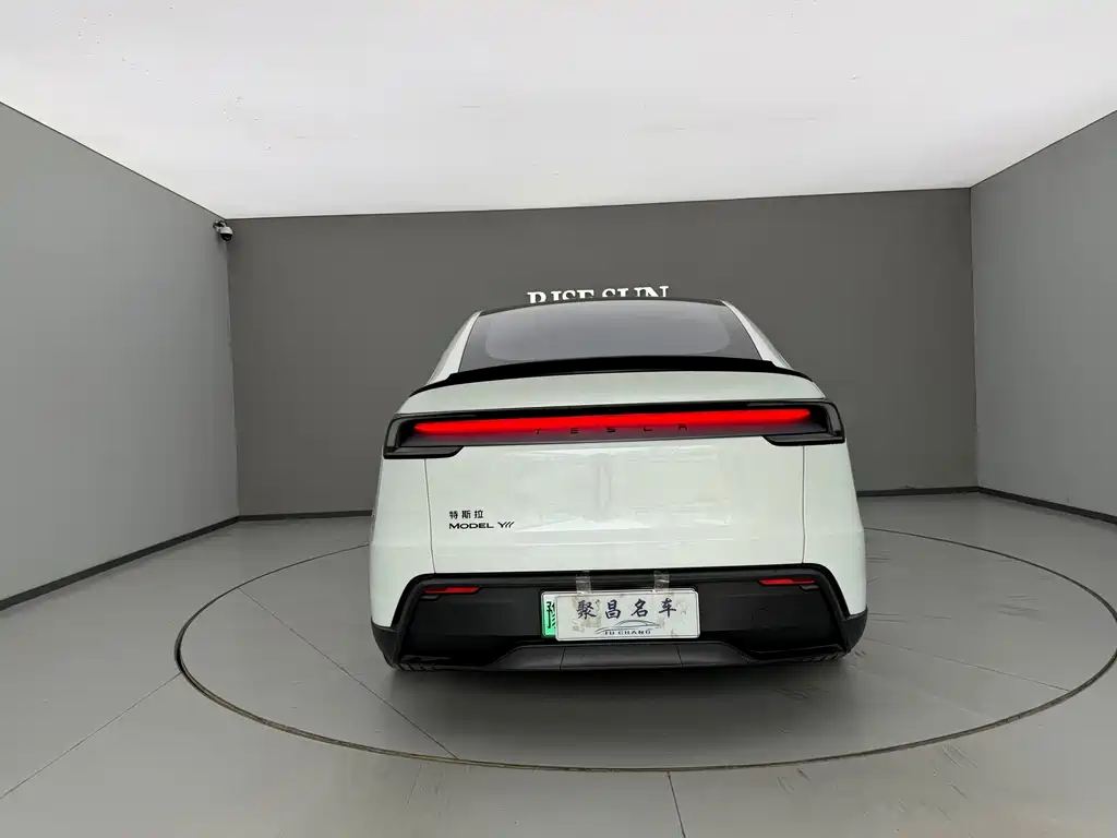 Tesla Model Y L — фото 6