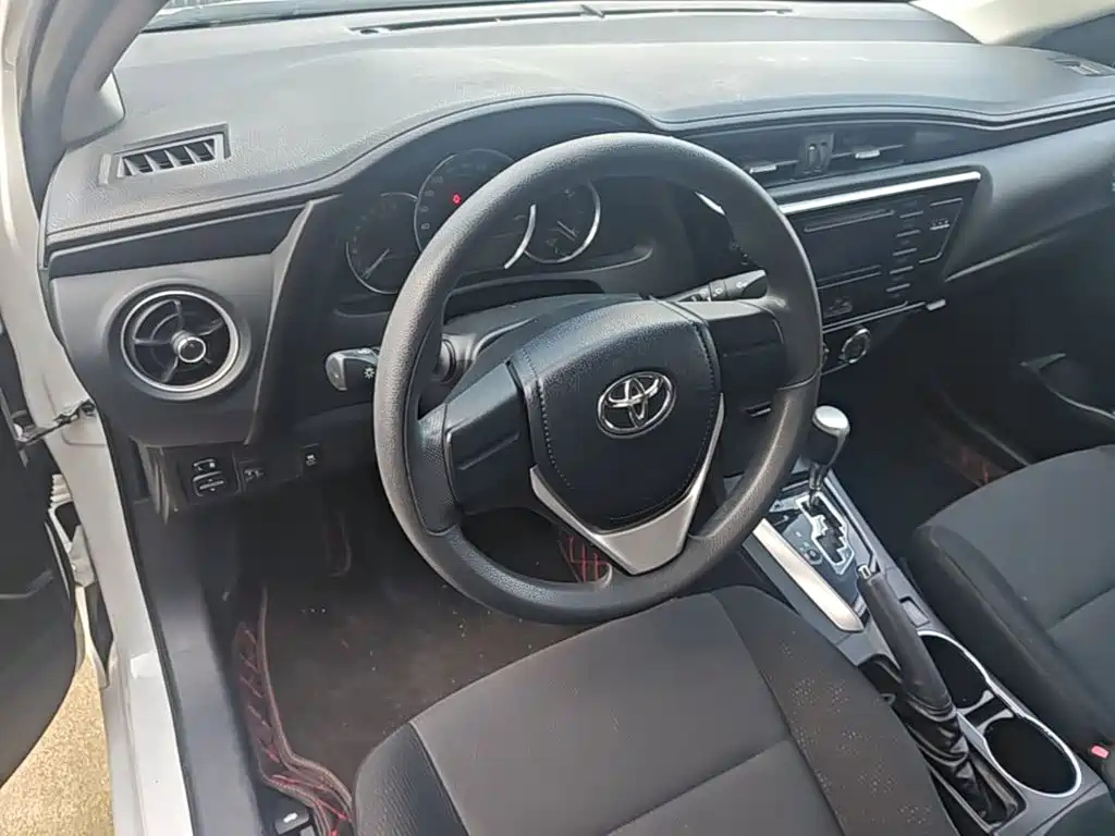 Toyota Corolla — фото 11