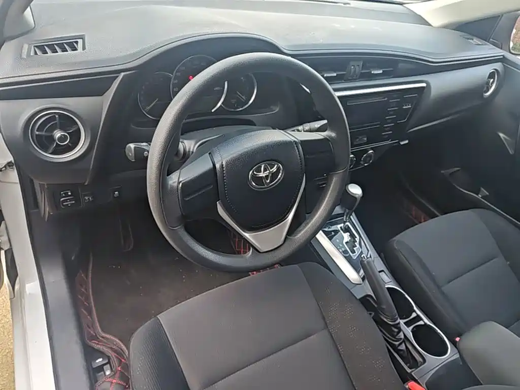 Toyota Corolla — фото 10