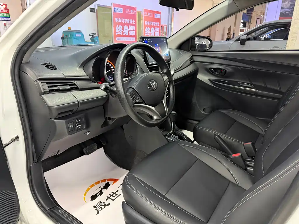 Toyota Yaris L — фото 8