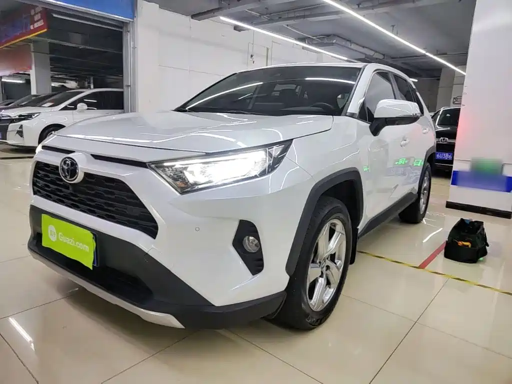 Toyota RAV4 — фото 2