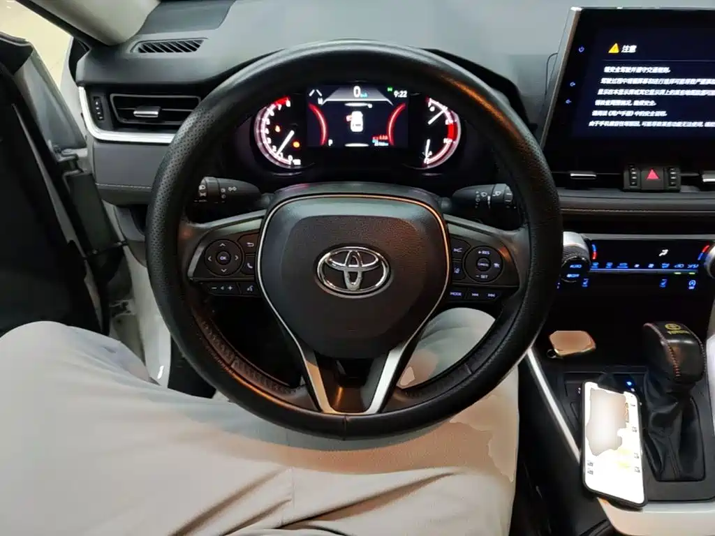 Toyota RAV4 — фото 11