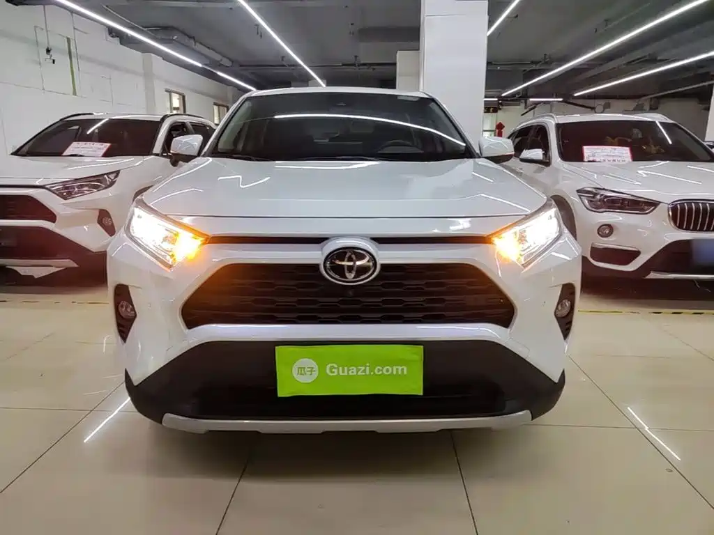 Toyota RAV4 — фото 3