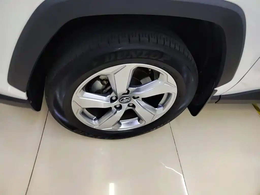 Toyota RAV4 — фото 23