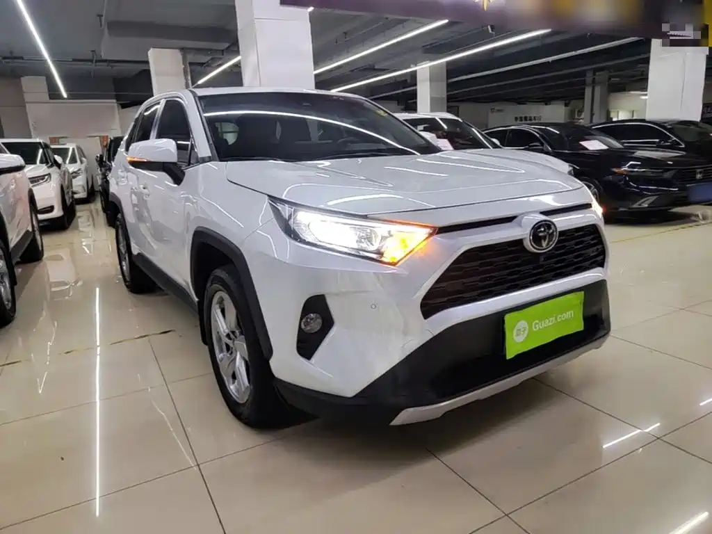 Toyota RAV4 — фото 4