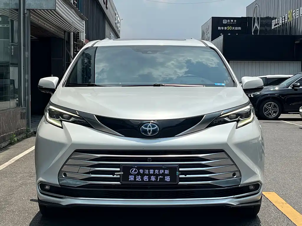 Toyota Sienna — фото 2