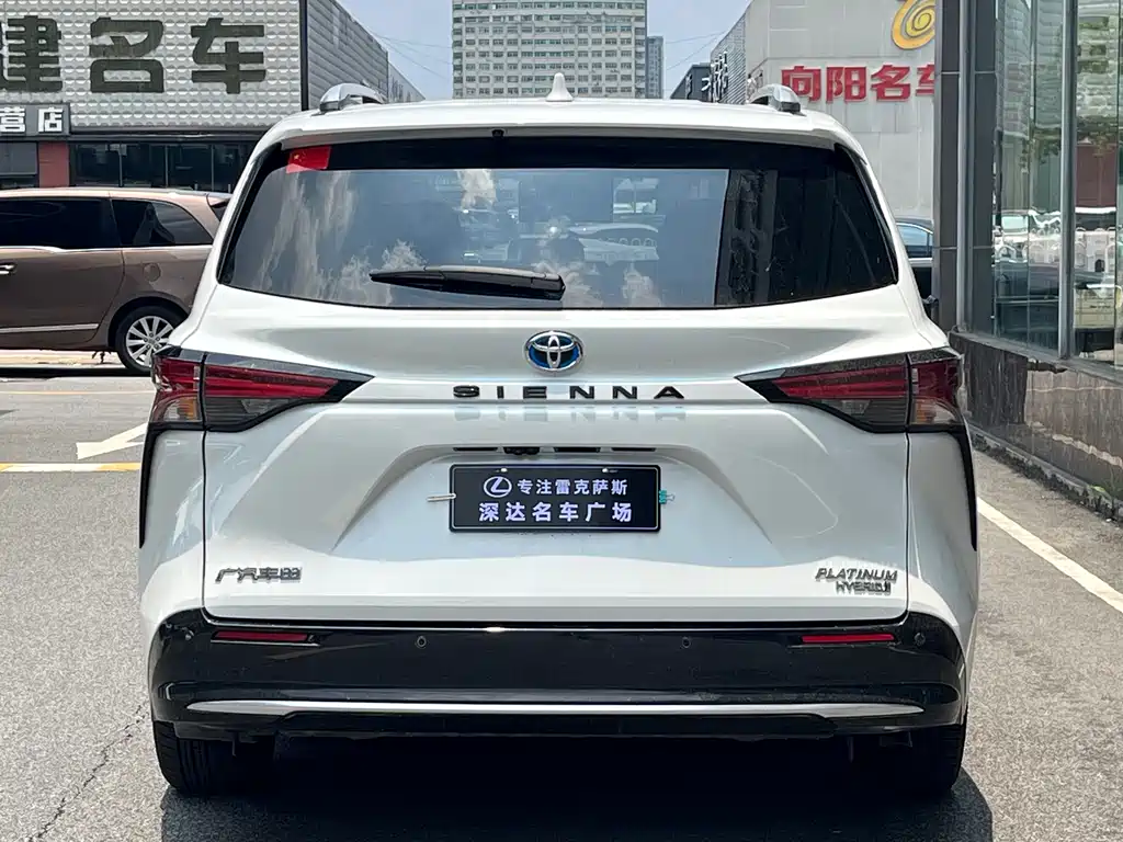 Toyota Sienna — фото 4