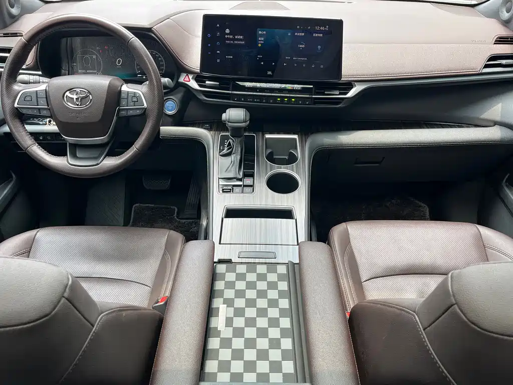 Toyota Sienna — фото 9