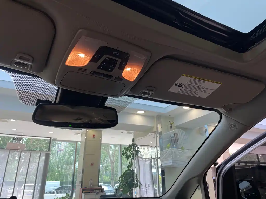 Toyota Sienna — фото 27