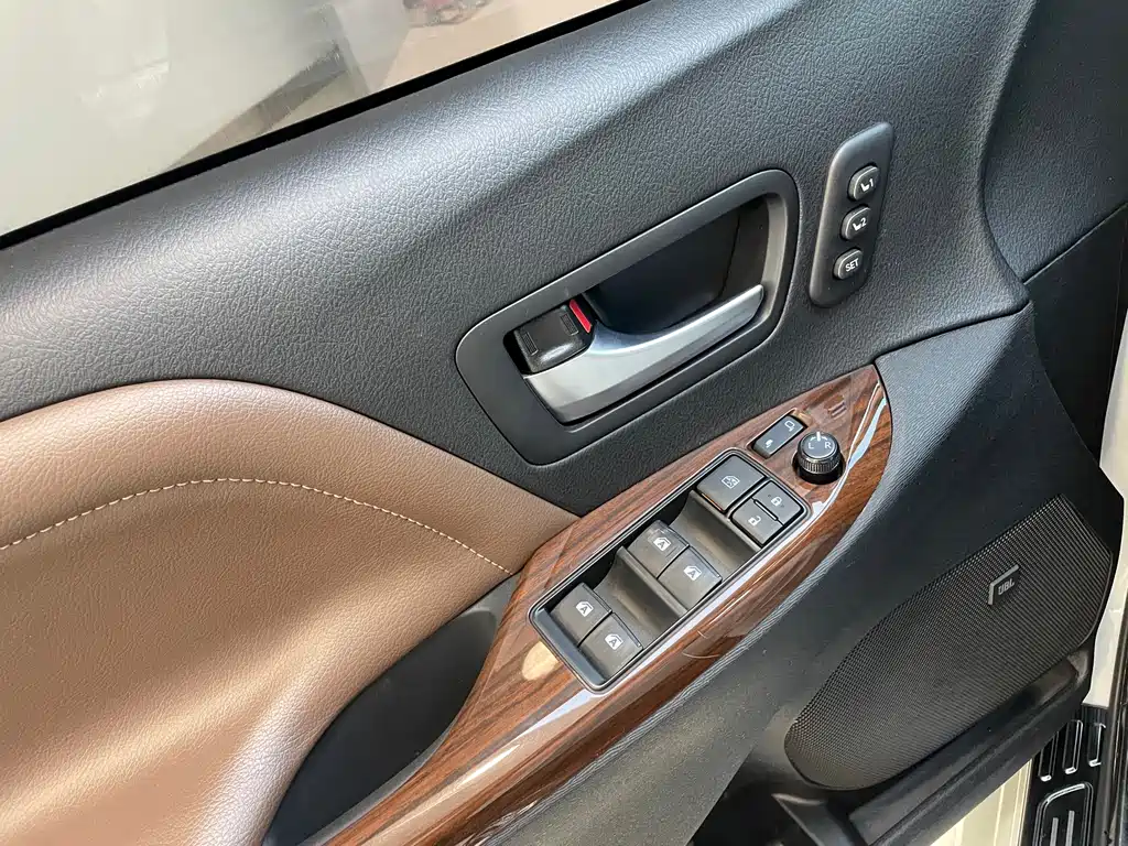 Toyota Sienna — фото 31