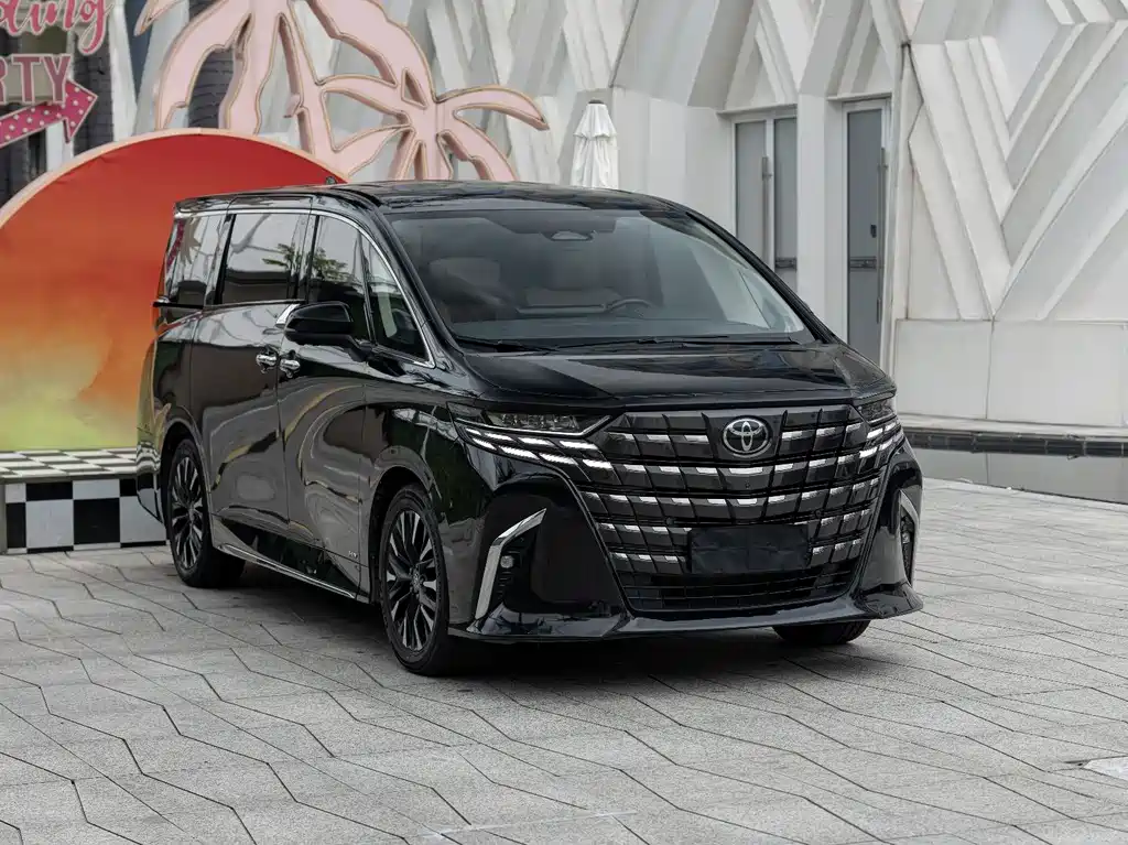 Toyota Alphard — фото 3