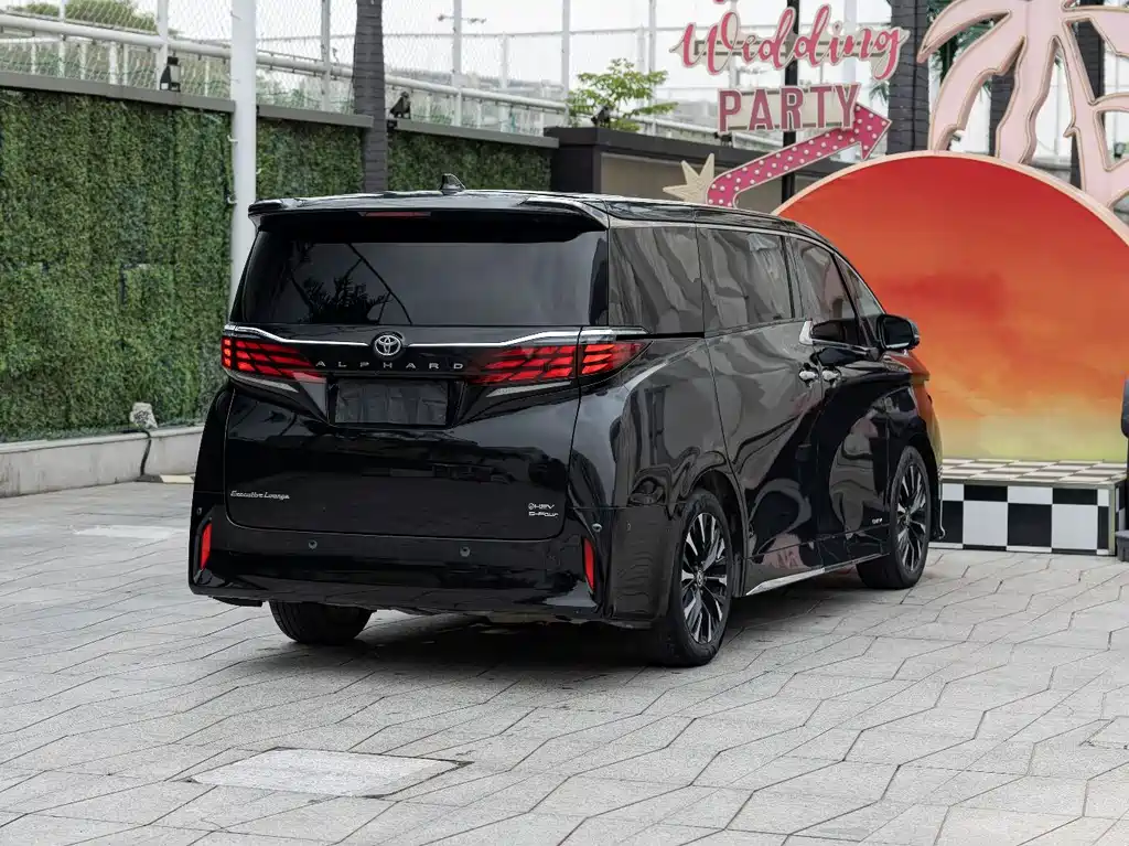 Toyota Alphard — фото 4