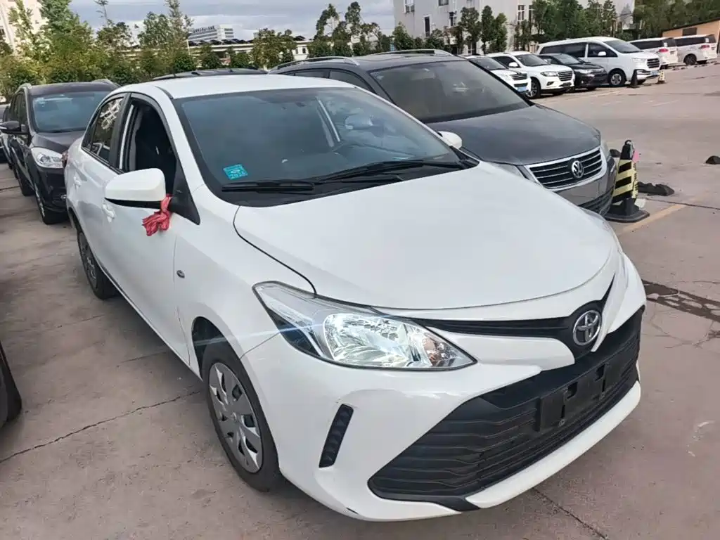 Toyota Vios — фото 4