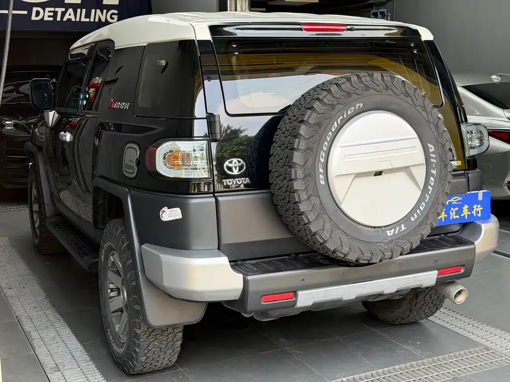 Toyota FJ Cruiser — фото 16