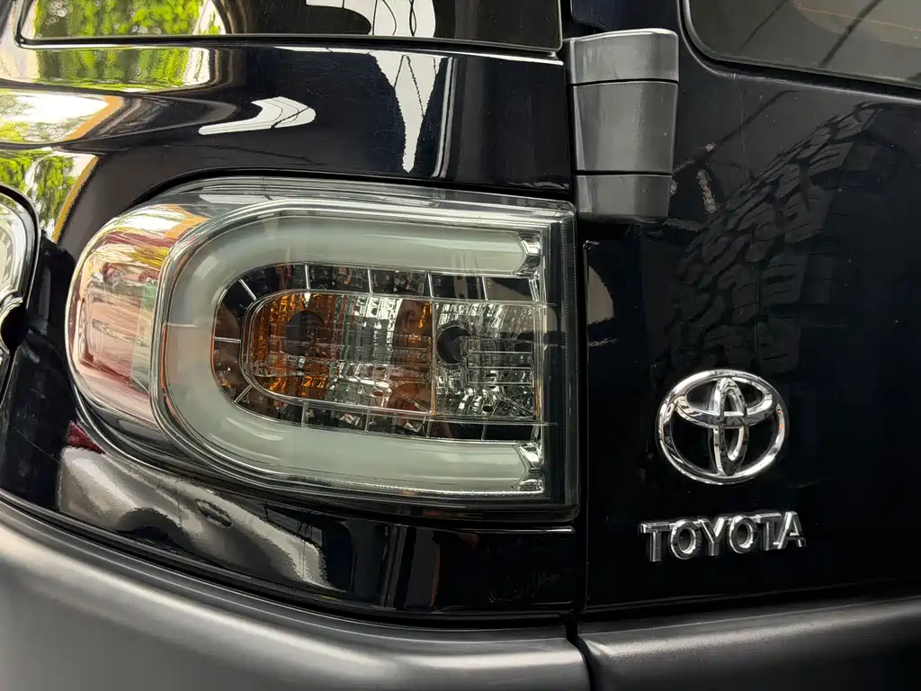 Toyota FJ Cruiser — фото 9