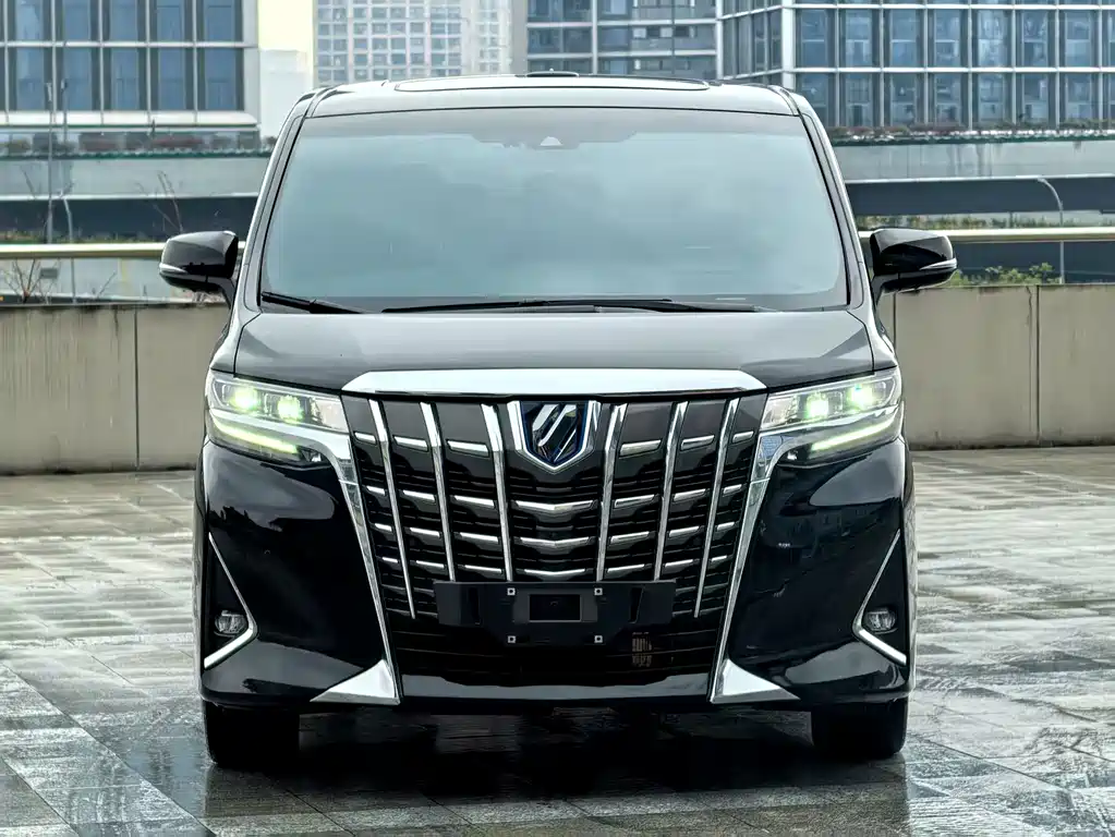 Toyota Alphard — фото 2