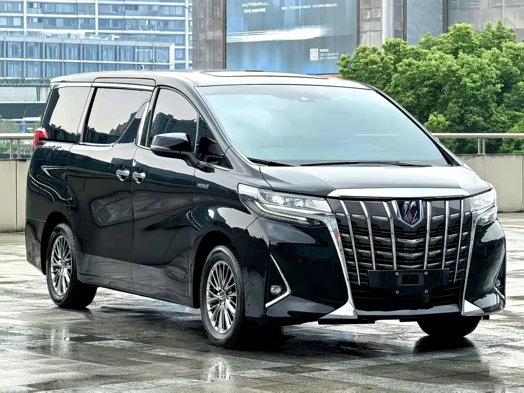 Toyota Alphard — фото 3