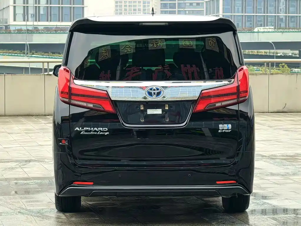 Toyota Alphard — фото 5