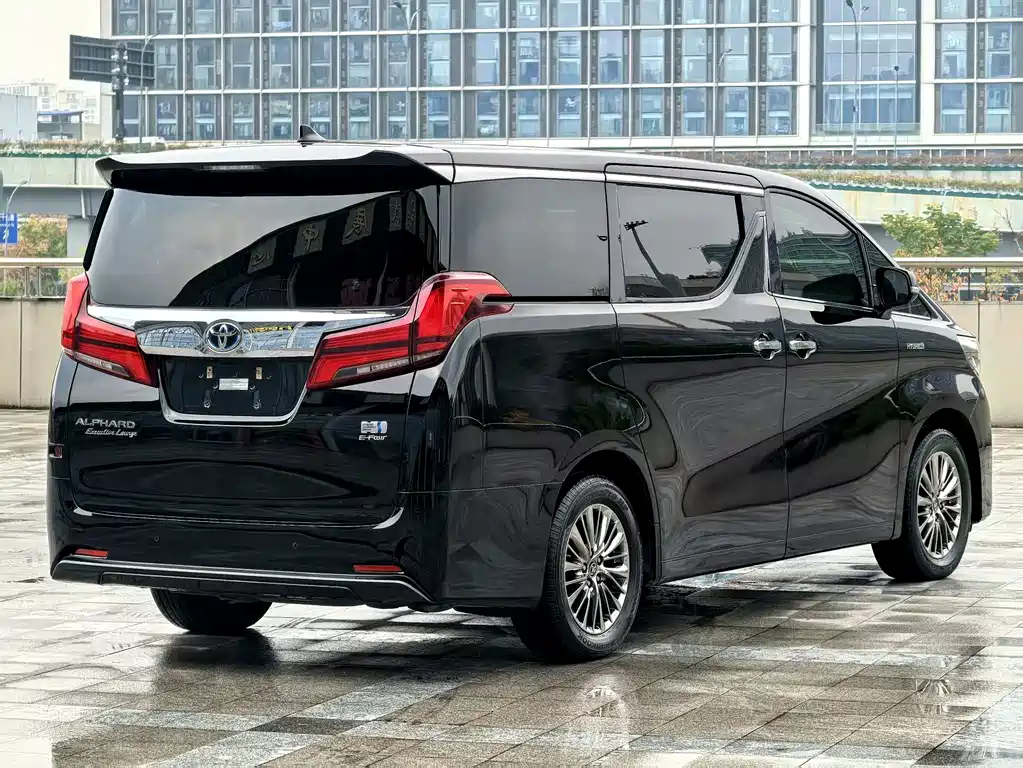 Toyota Alphard — фото 6