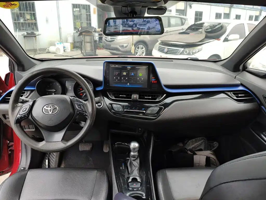 Toyota C-HR — фото 10