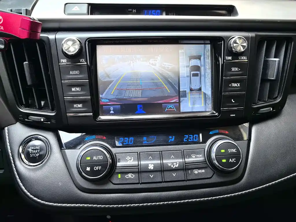 Toyota RAV4 — фото 14