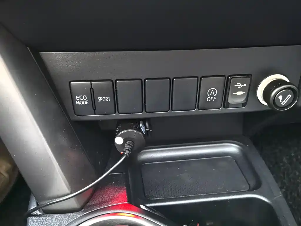 Toyota RAV4 — фото 15