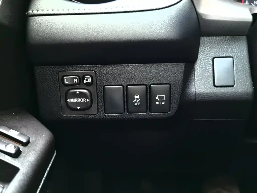 Toyota RAV4 — фото 16
