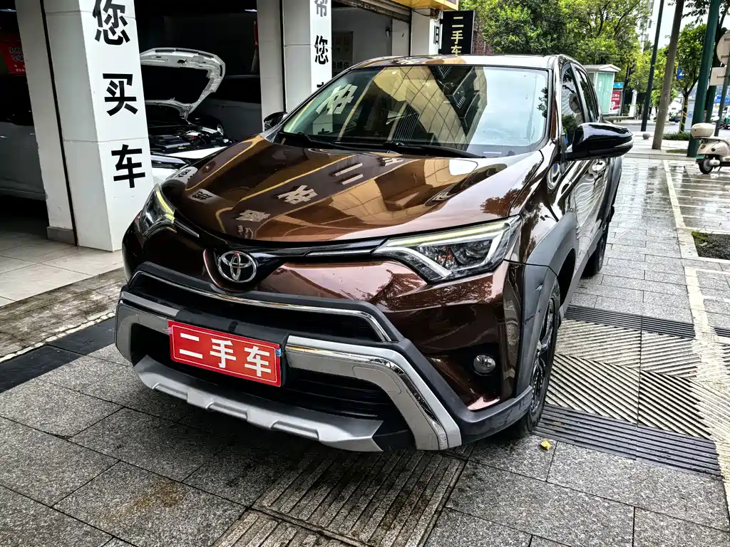 Toyota RAV4 — фото 3