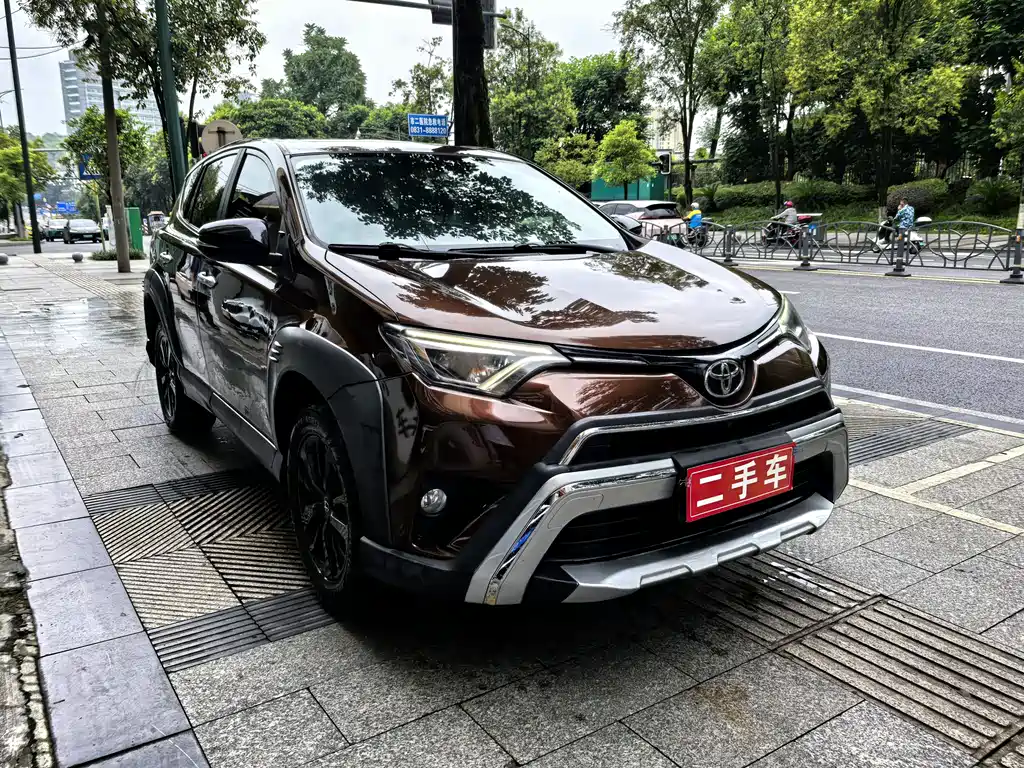 Toyota RAV4 — фото 4
