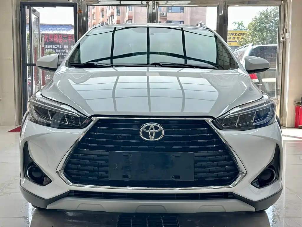 Toyota Yaris L — фото 2