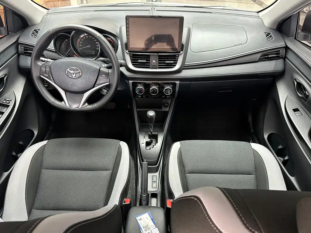 Toyota Yaris L — фото 11