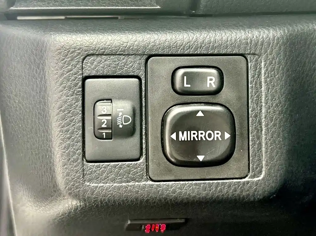 Toyota Yaris L — фото 18