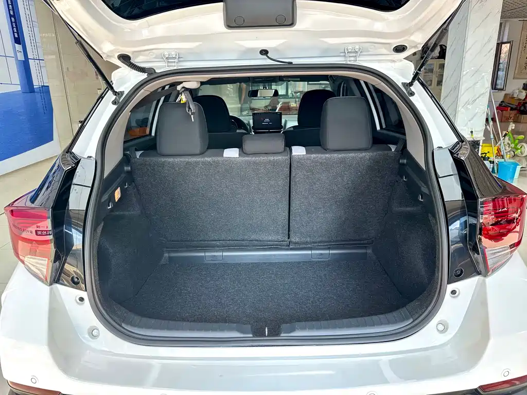 Toyota Yaris L — фото 20