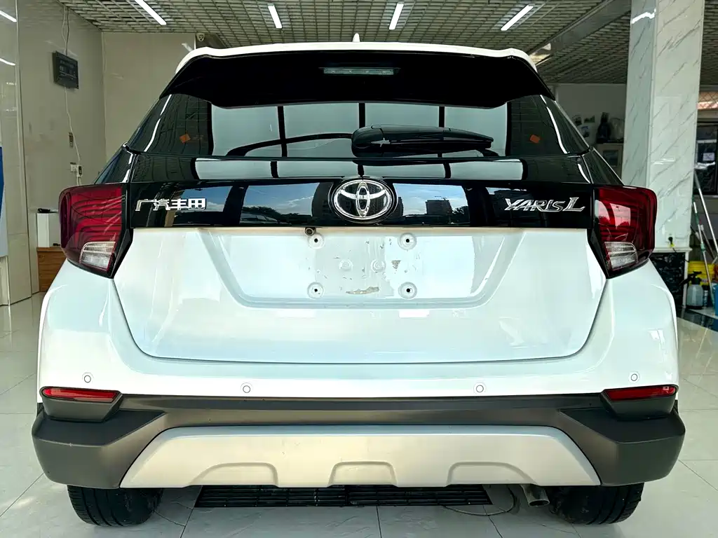 Toyota Yaris L — фото 5
