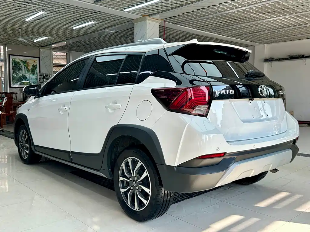 Toyota Yaris L — фото 6
