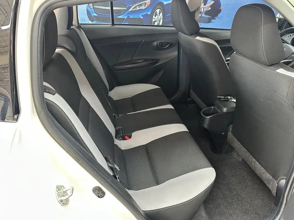 Toyota Yaris L — фото 8