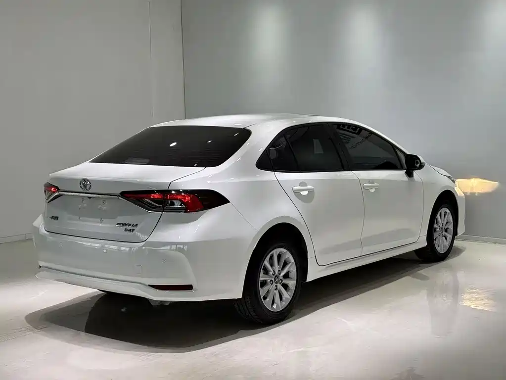 Toyota Corolla — фото 6