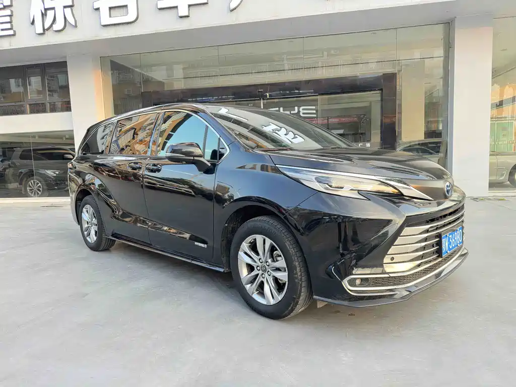 Toyota Sienna — фото 4