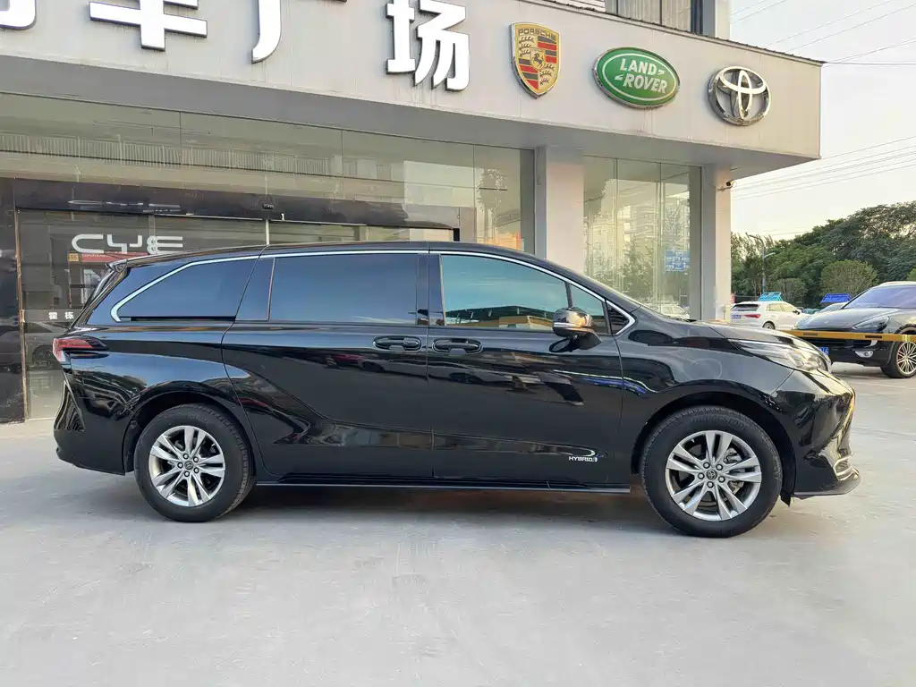 Toyota Sienna — фото 5